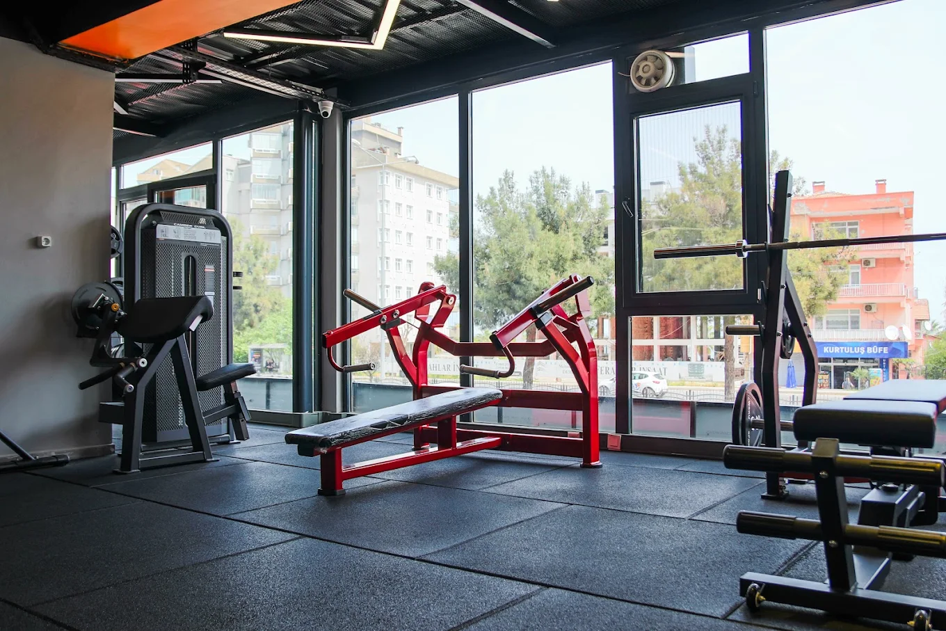 Demirezen Gym Atakum Salon Alanı